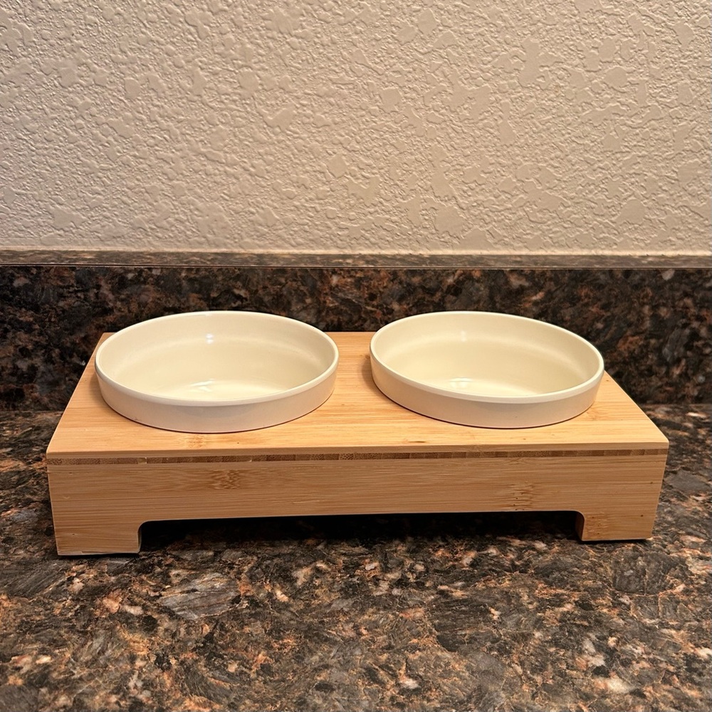 Elevated Pet Feeder
